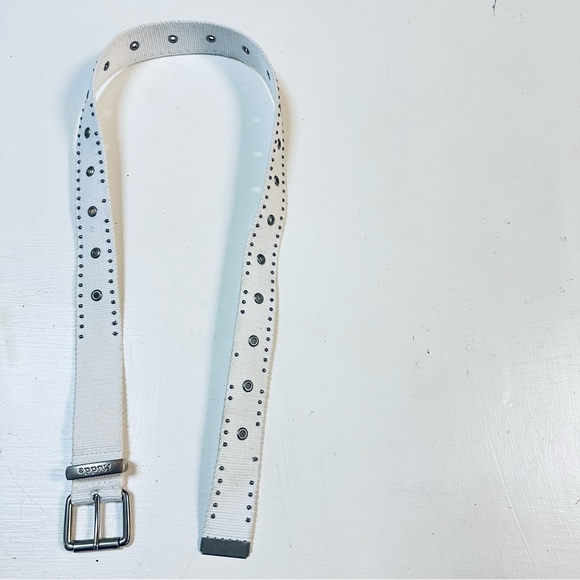 mudd white belt size M with rivets - Picture 7 of 7